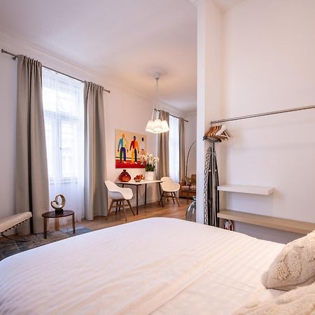 Modern Downtown Apt - Renovated, On Ideal Location Prag Eksteriør billede