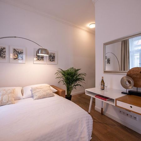 Modern Downtown Apt - Renovated, On Ideal Location Prag Eksteriør billede