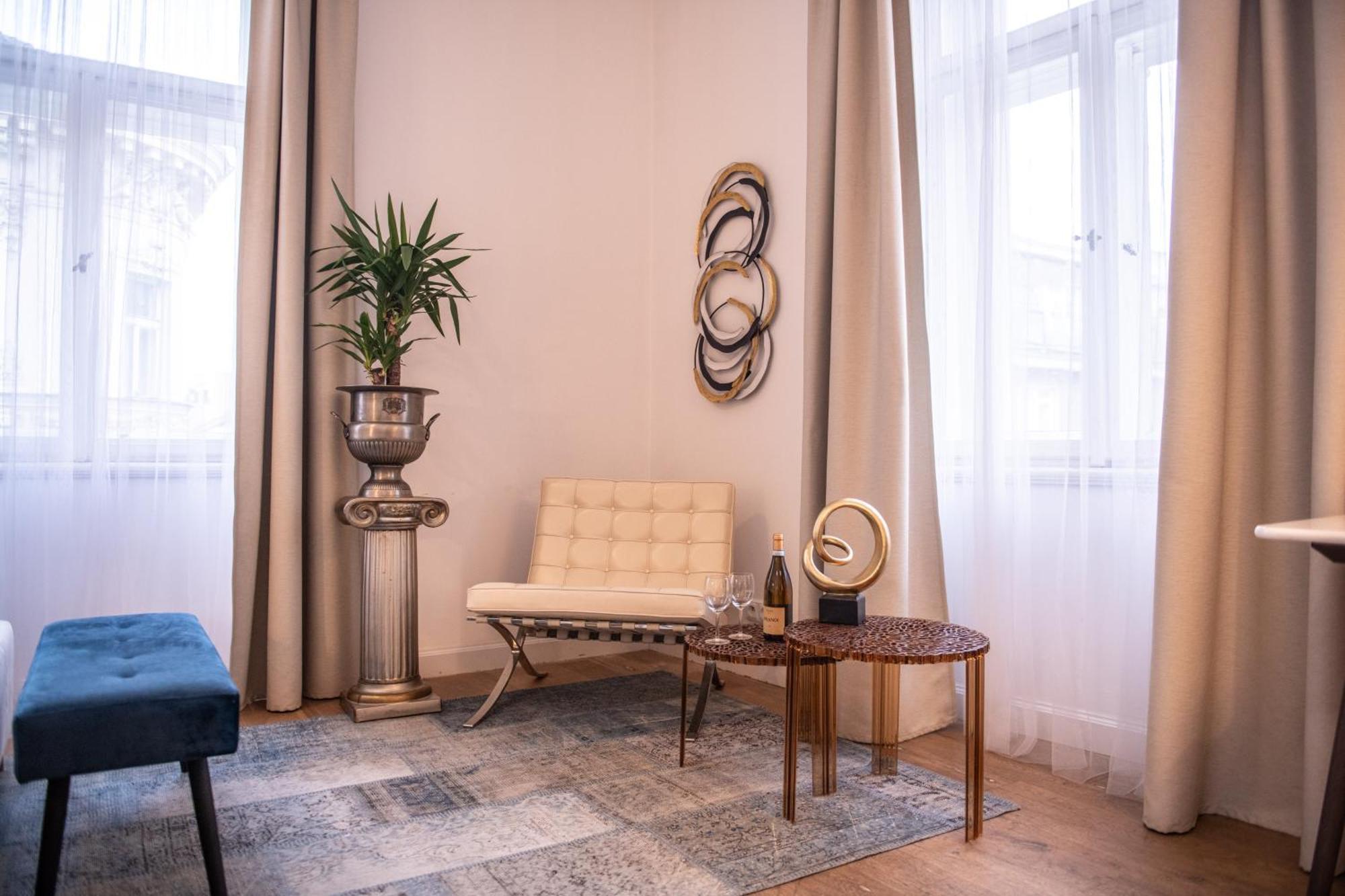 Modern Downtown Apt - Renovated, On Ideal Location Prag Eksteriør billede