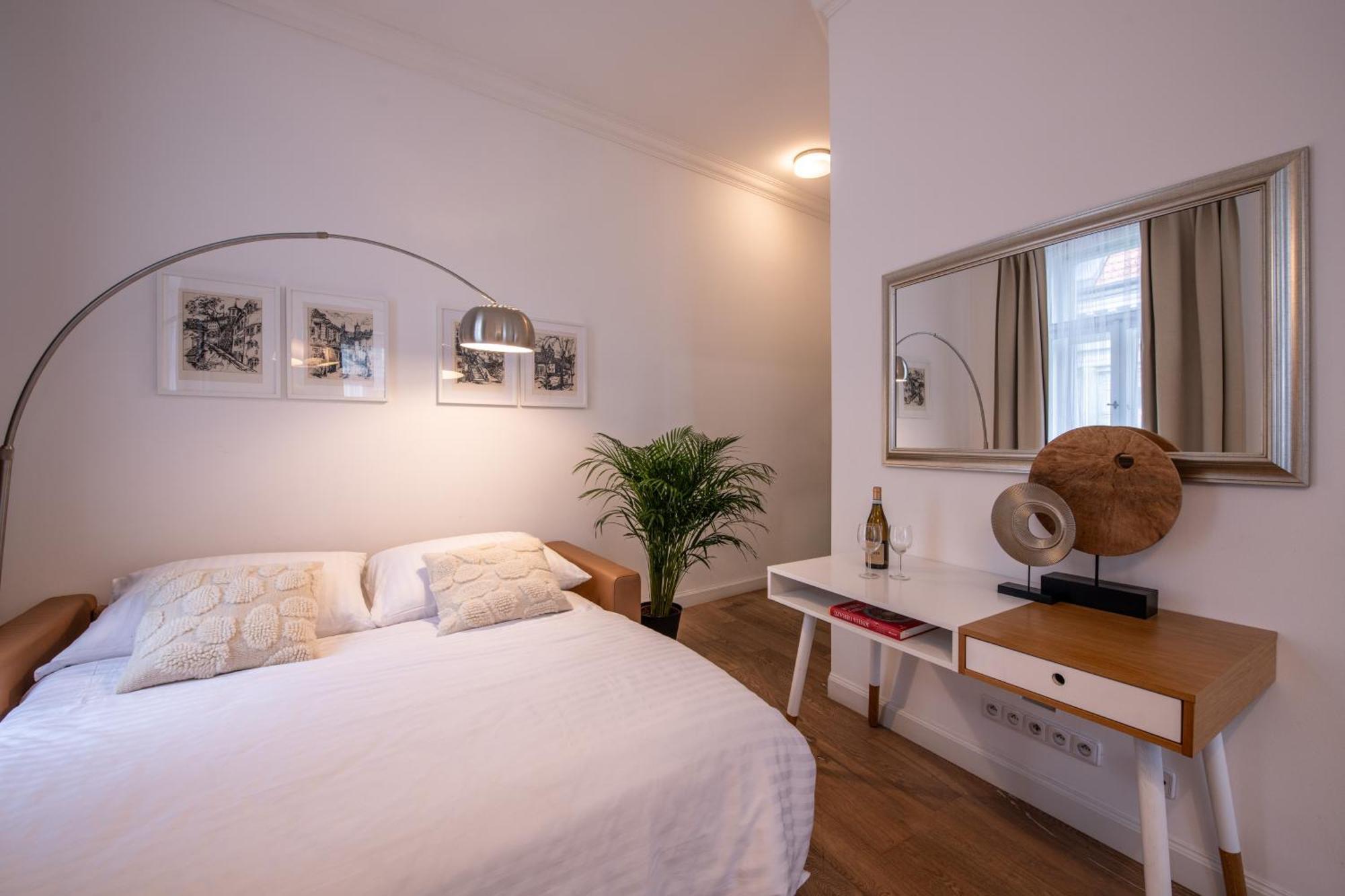 Modern Downtown Apt - Renovated, On Ideal Location Prag Eksteriør billede