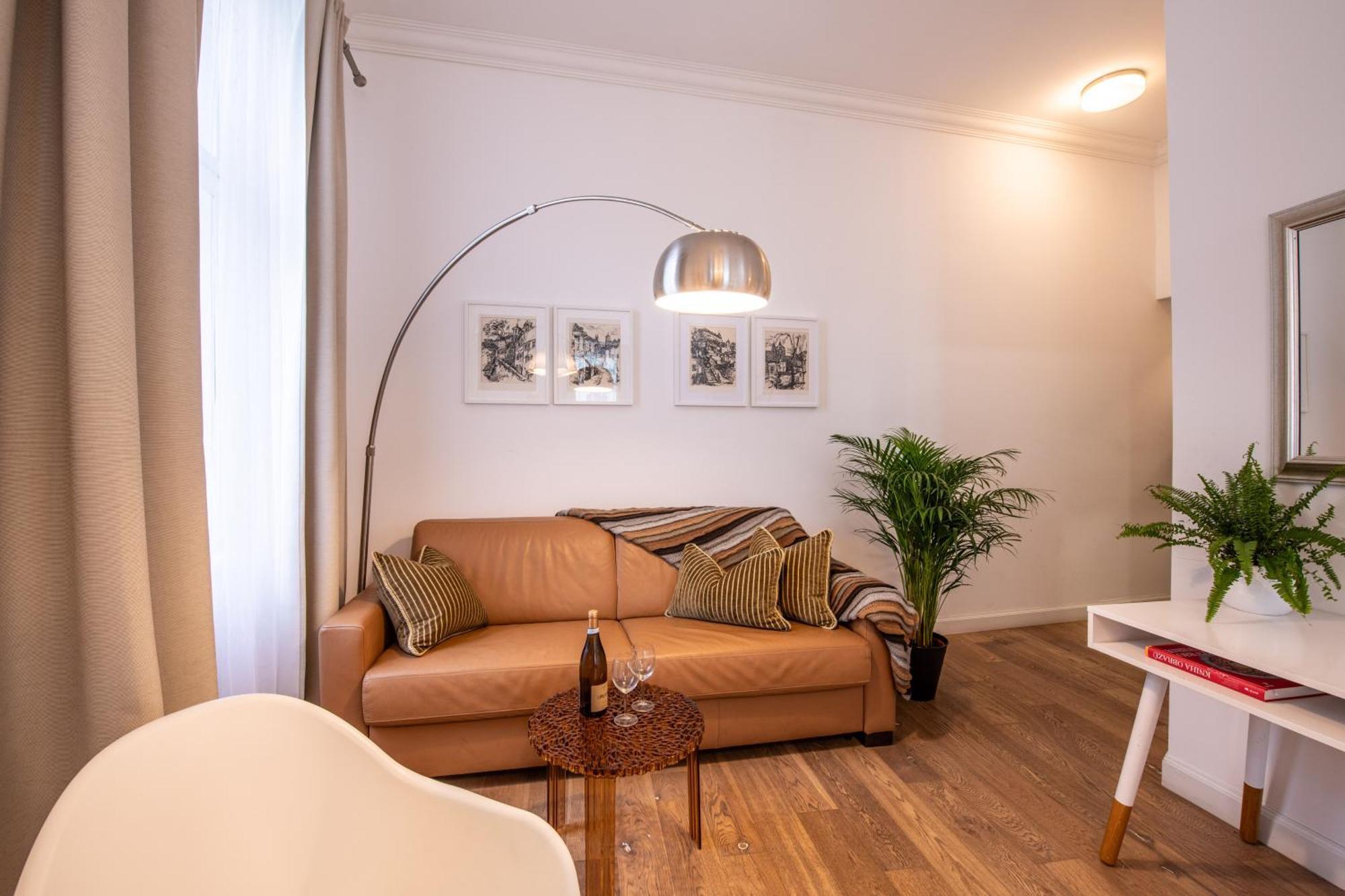 Modern Downtown Apt - Renovated, On Ideal Location Prag Eksteriør billede