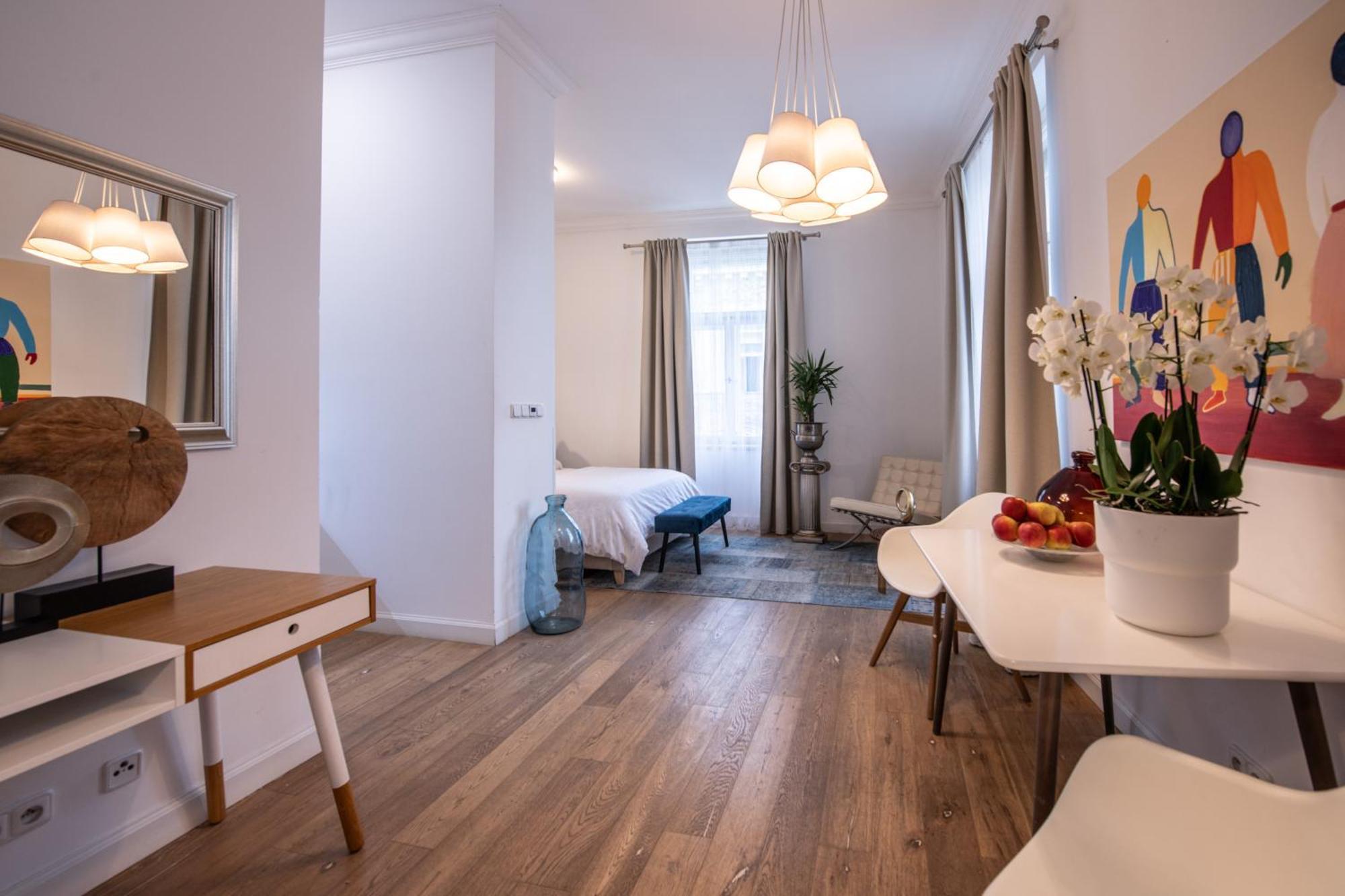 Modern Downtown Apt - Renovated, On Ideal Location Prag Eksteriør billede
