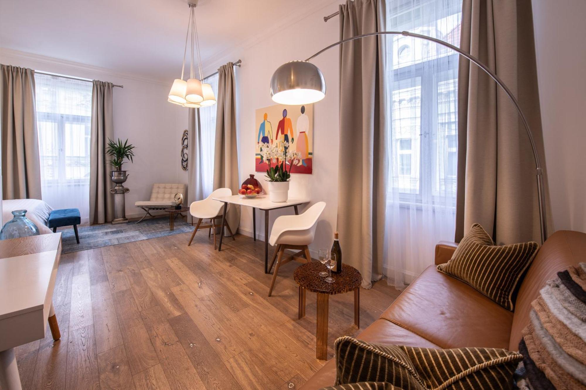 Modern Downtown Apt - Renovated, On Ideal Location Prag Eksteriør billede