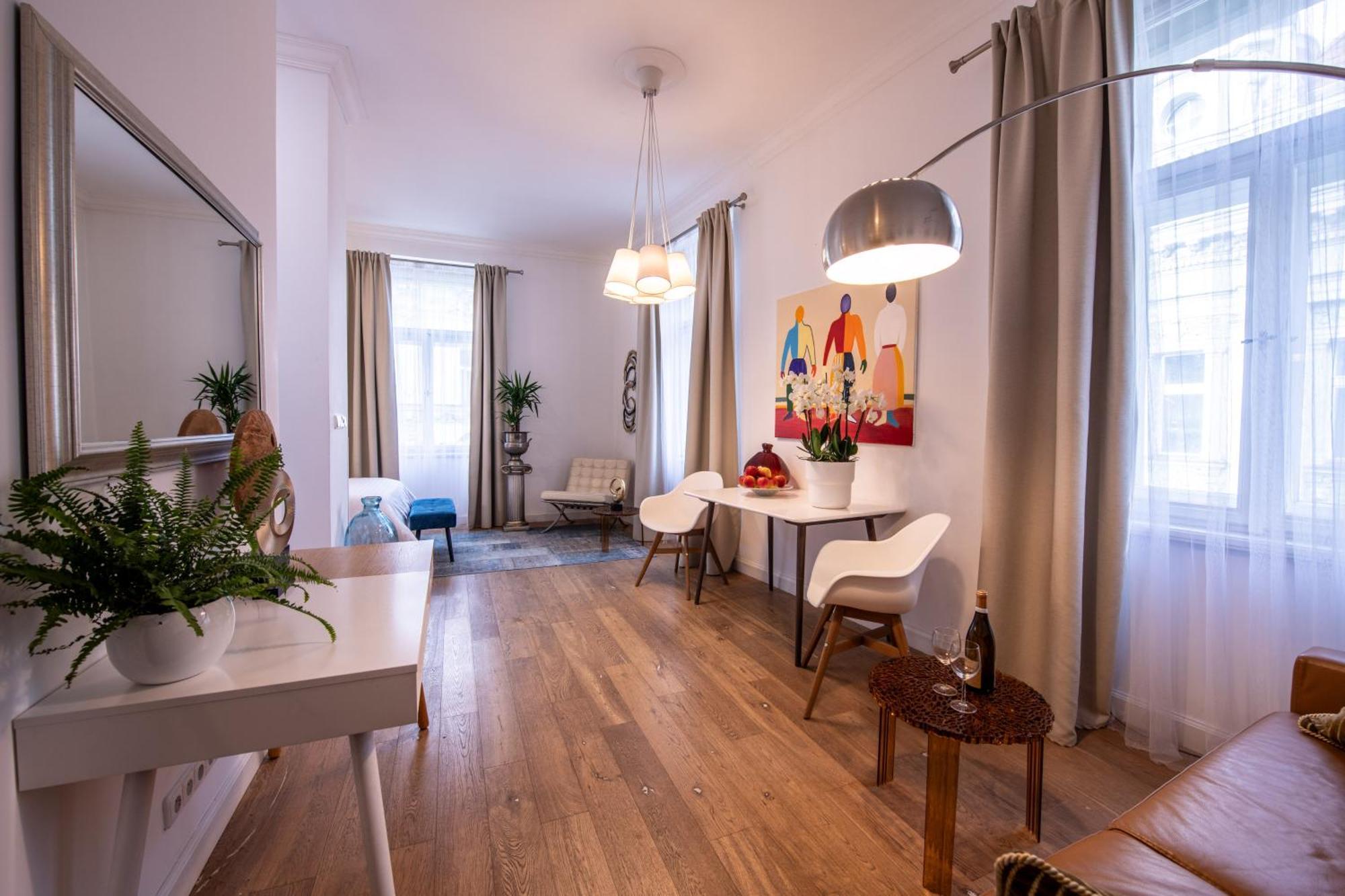 Modern Downtown Apt - Renovated, On Ideal Location Prag Eksteriør billede