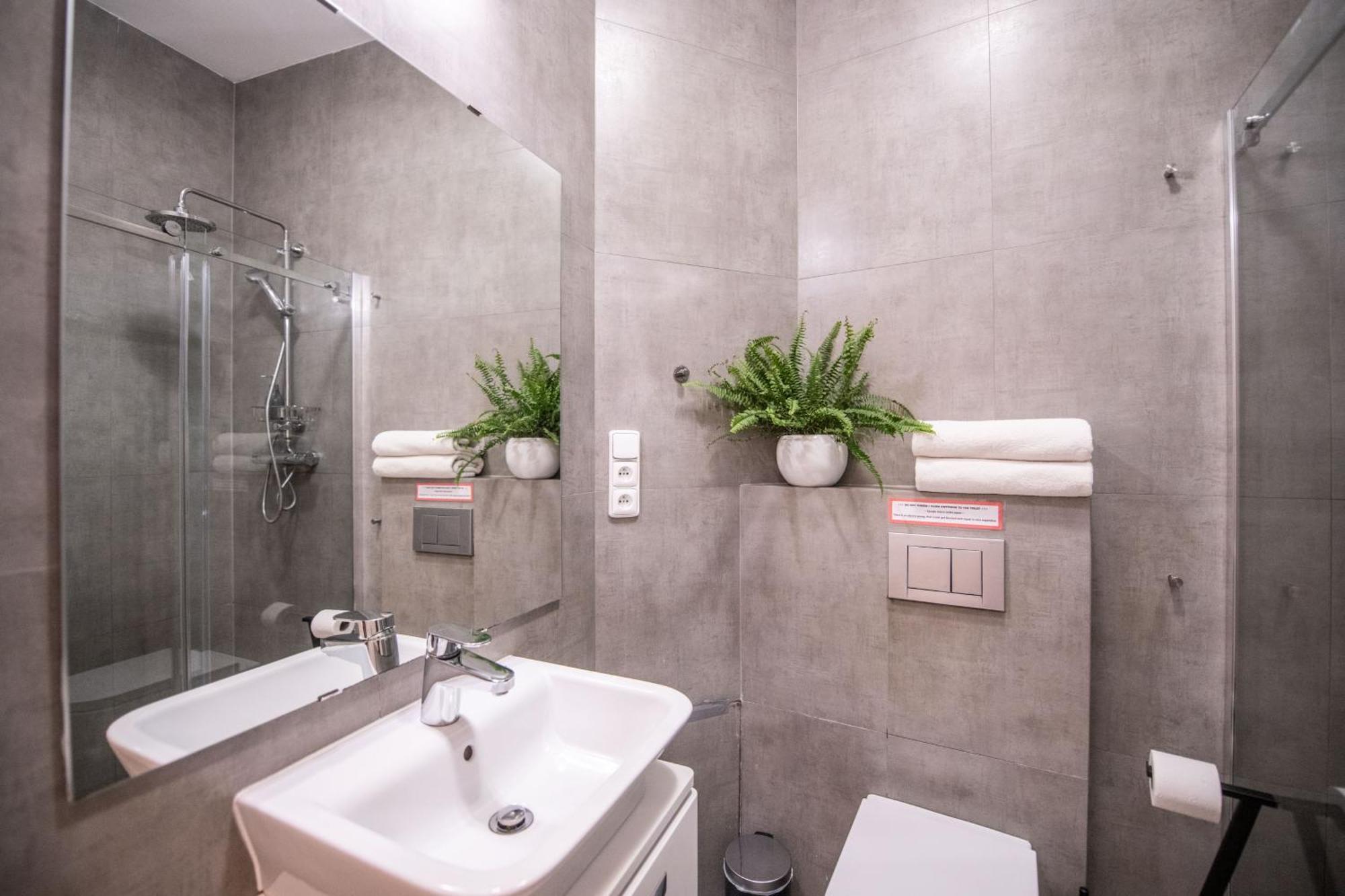 Modern Downtown Apt - Renovated, On Ideal Location Prag Eksteriør billede