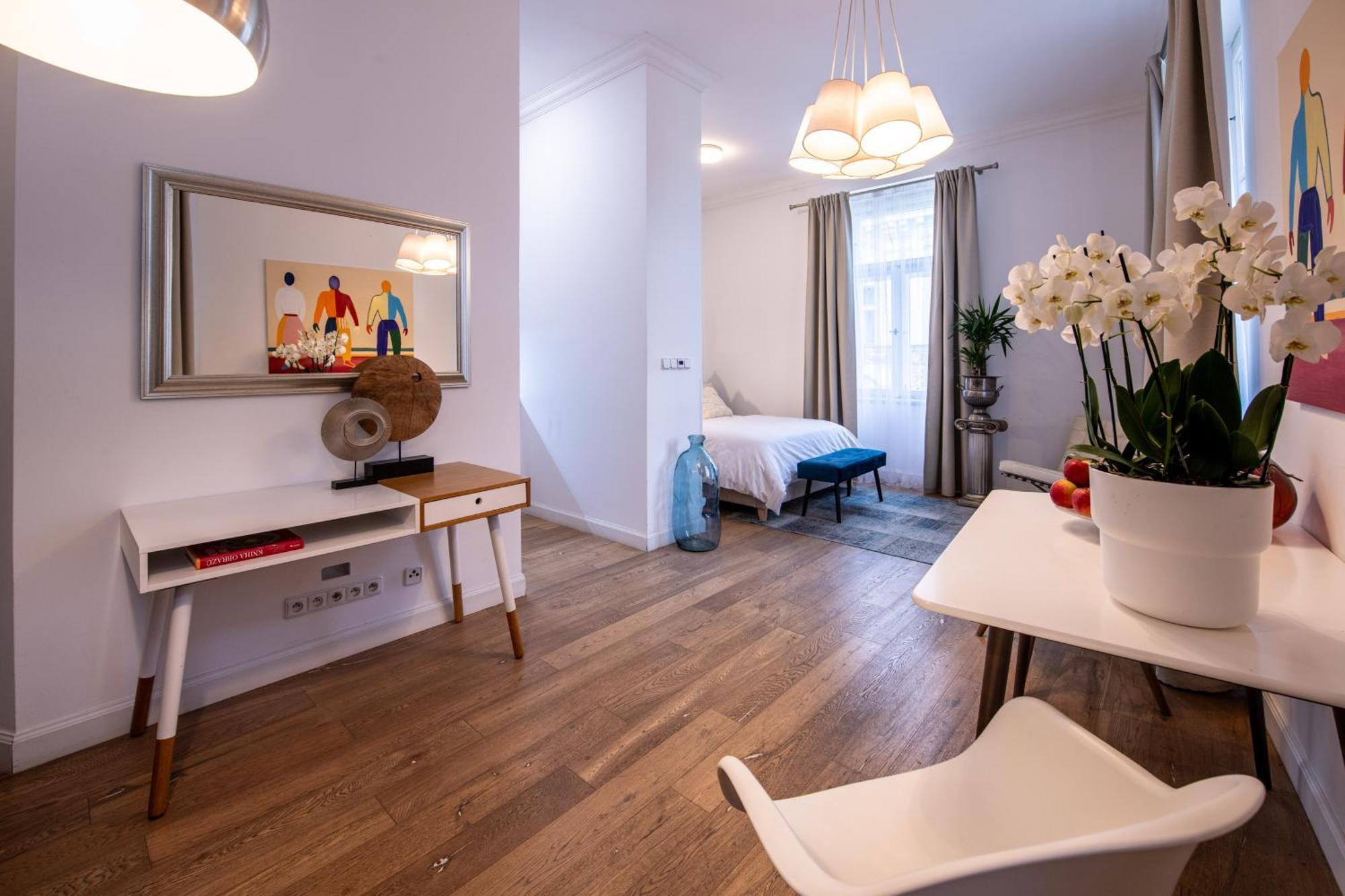 Modern Downtown Apt - Renovated, On Ideal Location Prag Eksteriør billede