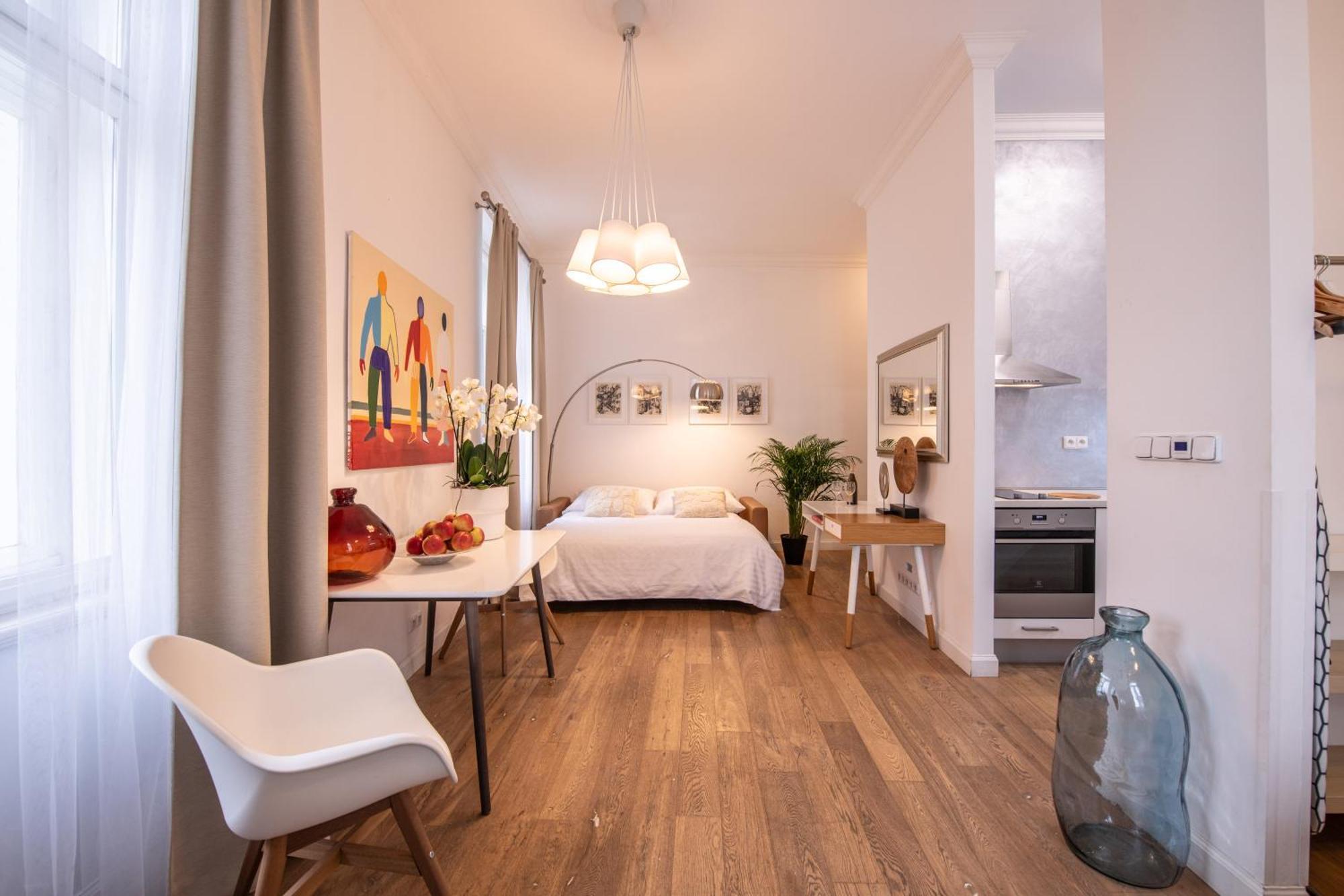 Modern Downtown Apt - Renovated, On Ideal Location Prag Eksteriør billede